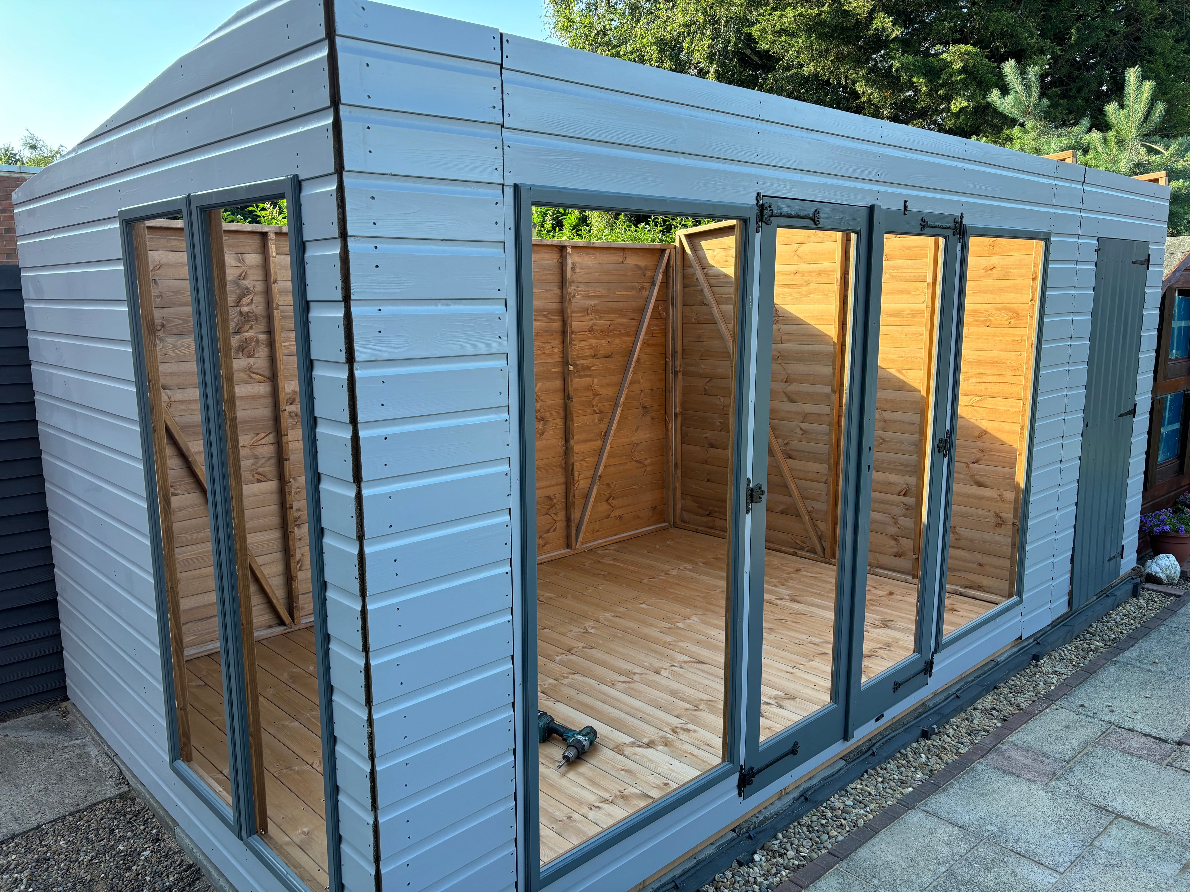 Contemporary Summer House Combi