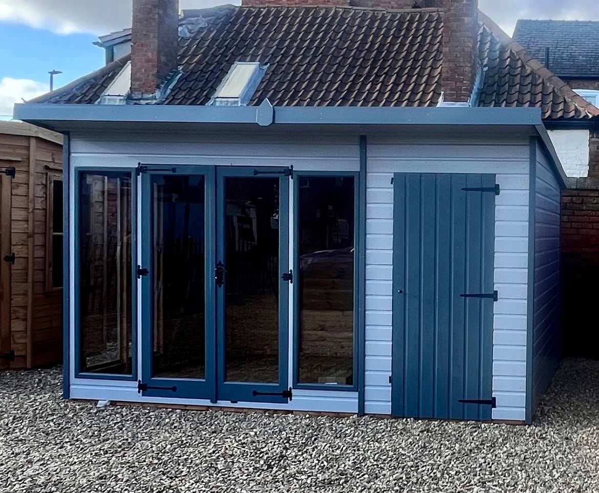 Contemporary Summer House Combi